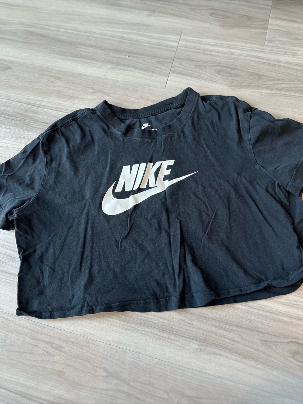 Nike black cropped tee womens large